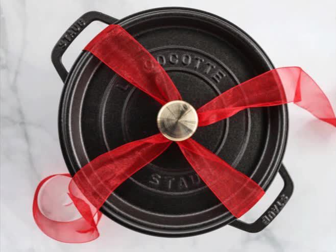 Play Staub ® 5.5-Qt Matte Black Cocotte - video 3 of 3